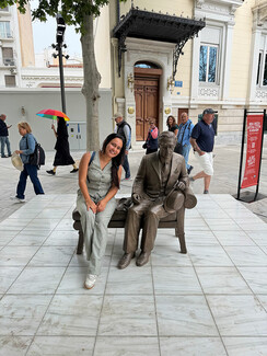 Μια θέση δίπλα στον Καβάφη