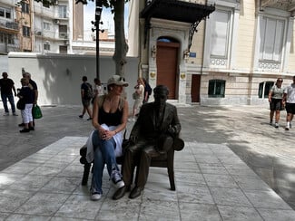 Μια θέση δίπλα στον Καβάφη