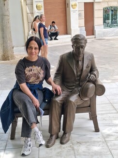 Μια θέση δίπλα στον Καβάφη