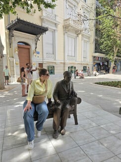 Μια θέση δίπλα στον Καβάφη