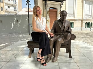 Μια θέση δίπλα στον Καβάφη