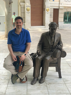 Μια θέση δίπλα στον Καβάφη