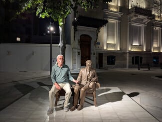 Μια θέση δίπλα στον Καβάφη