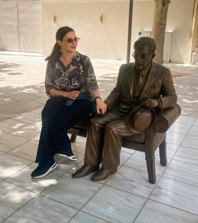 Μια θέση δίπλα στον Καβάφη