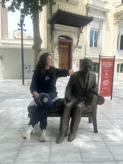 Μια θέση δίπλα στον Καβάφη