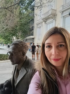 Μια θέση δίπλα στον Καβάφη