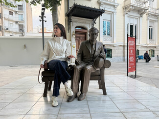 Μια θέση δίπλα στον Καβάφη