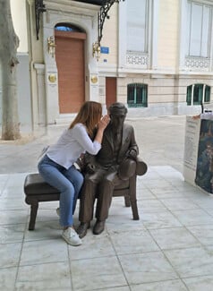 Μια θέση δίπλα στον Καβάφη
