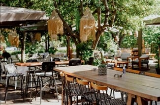 Chalet Politeia: Δροσιά και κομψότητα στα βόρεια προάστια