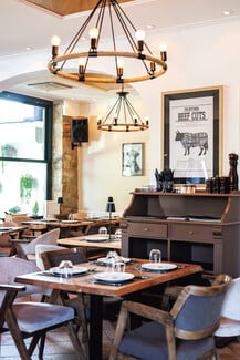 Mister Beef: Το νέο steakhouse της Πεντέλης σερβίρει premium κοπές