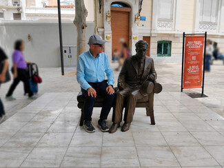 Μια θέση δίπλα στον Καβάφη