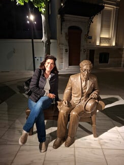 Μια θέση δίπλα στον Καβάφη