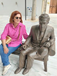 Μια θέση δίπλα στον Καβάφη