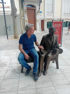Μια θέση δίπλα στον Καβάφη