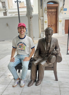 Μια θέση δίπλα στον Καβάφη