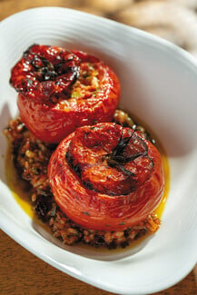 Σύναξις: Στη νέα ταβέρνα της Βουλιαγμένης η ελληνική κουζίνα είναι αυτή που ξέρεις