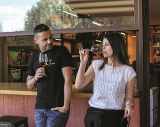 Halfglass: Ένα καλό ποτήρι κρασί που προσφέρεται με διακριτική γνώση