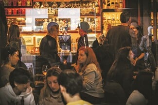 Heteroclito: Ένα bar à vin που λειτουργεί ως χάρτης της οινικής απόλαυσης