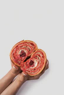 Overoll: Το brunch spot που έκανε το κρουασάν καθημερινή γεύση