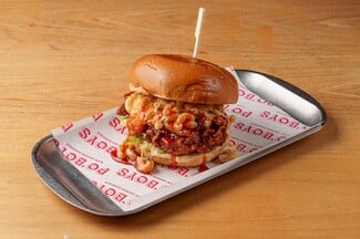 Po’ Boys BBQ: Καπνιστές ιστορίες από τον Νότο της Αμερικής στο κέντρο της Αθήνας