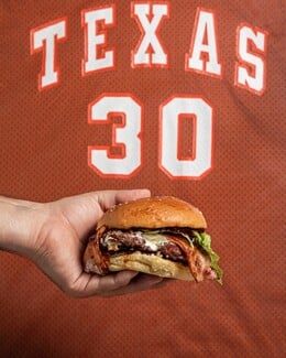Sam Burgers: BBQ grilled burgers με αμερικανική ταυτότητα