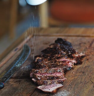 Burnt Bone: Ένα steakhouse με fusion επιρροές