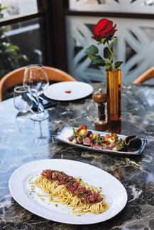 Burnt Bone: Ένα steakhouse με fusion επιρροές