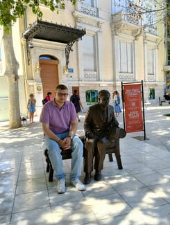Μια θέση δίπλα στον Καβάφη