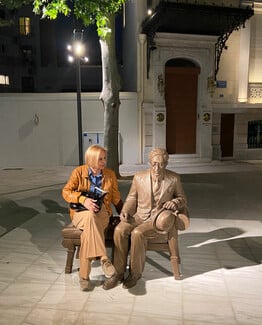Μια θέση δίπλα στον Καβάφη