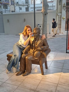 Μια θέση δίπλα στον Καβάφη