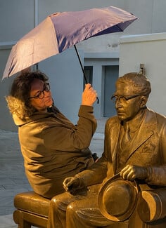 Μια θέση δίπλα στον Καβάφη