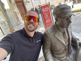 Μια θέση δίπλα στον Καβάφη