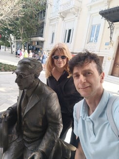 Μια θέση δίπλα στον Καβάφη