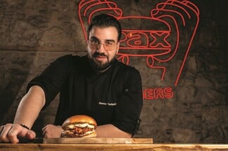 Pax Burgers: Οι locals έγιναν πιστοί οπαδοί της γεύσης τους