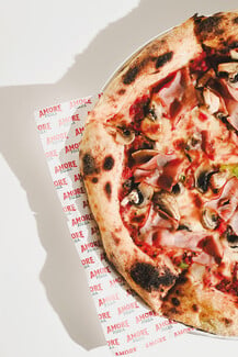 Amore Pizza: Ναπολιτάνικη πίτσα από το αδελφάκι του Lovely Days