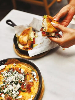 Kalimeres Bistro: Από brunch μέχρι κοκτέιλ στο πιο χαλαρό spot του Ψυρρή