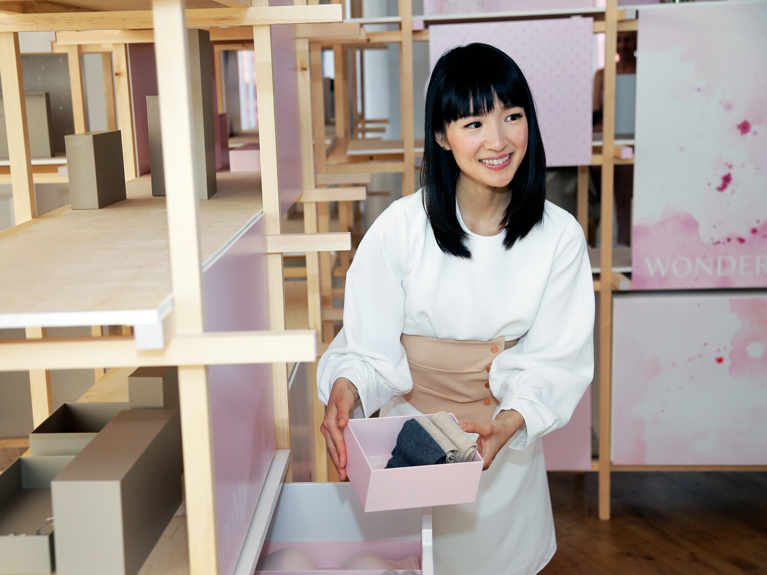 Marie Kondo: γκουρού οργάνωσης χώρου ή πετυχημένη τσαρλατάνος;