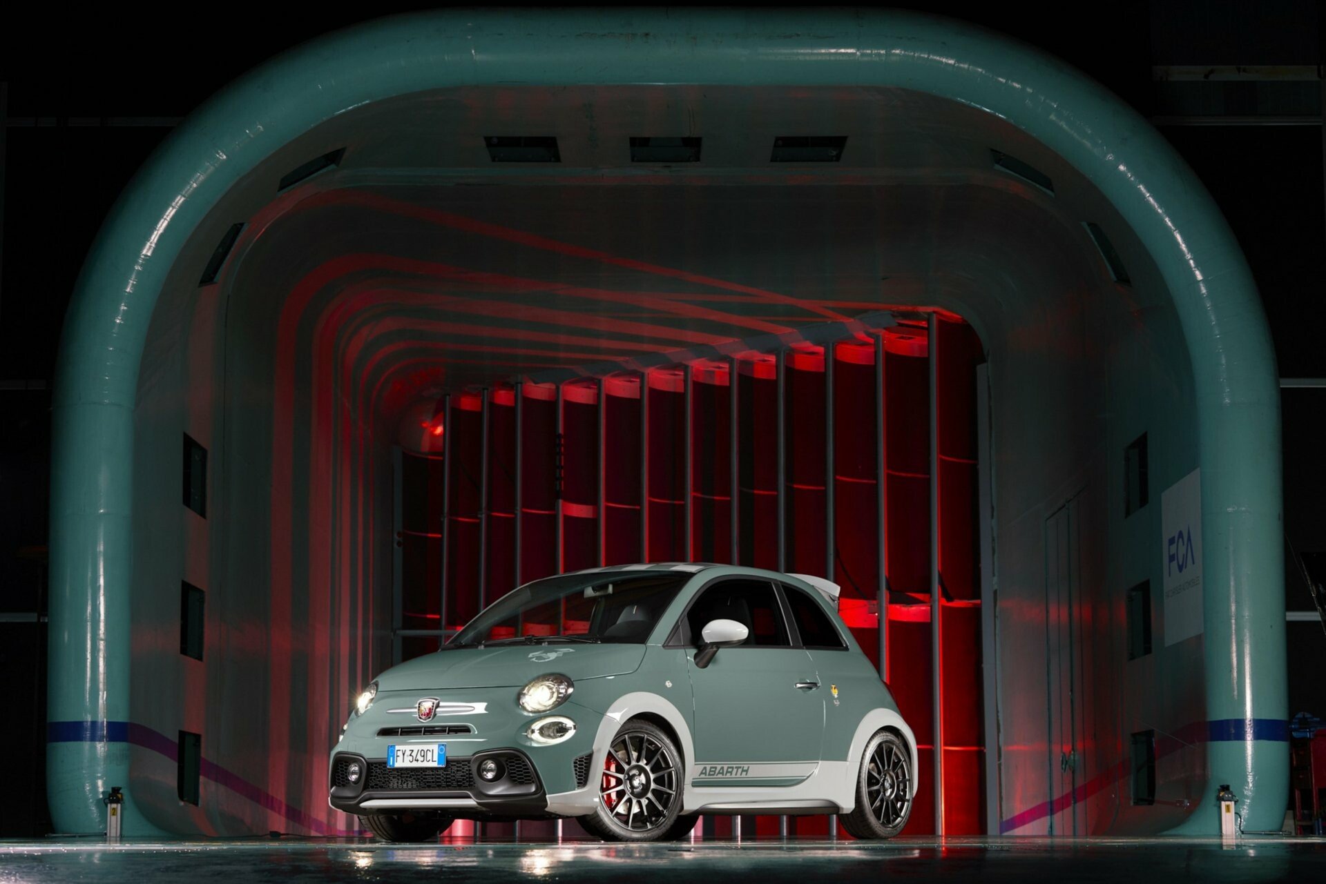 «Εκρηκτικό» το επετειακό Abarth 695 70° Anniversario