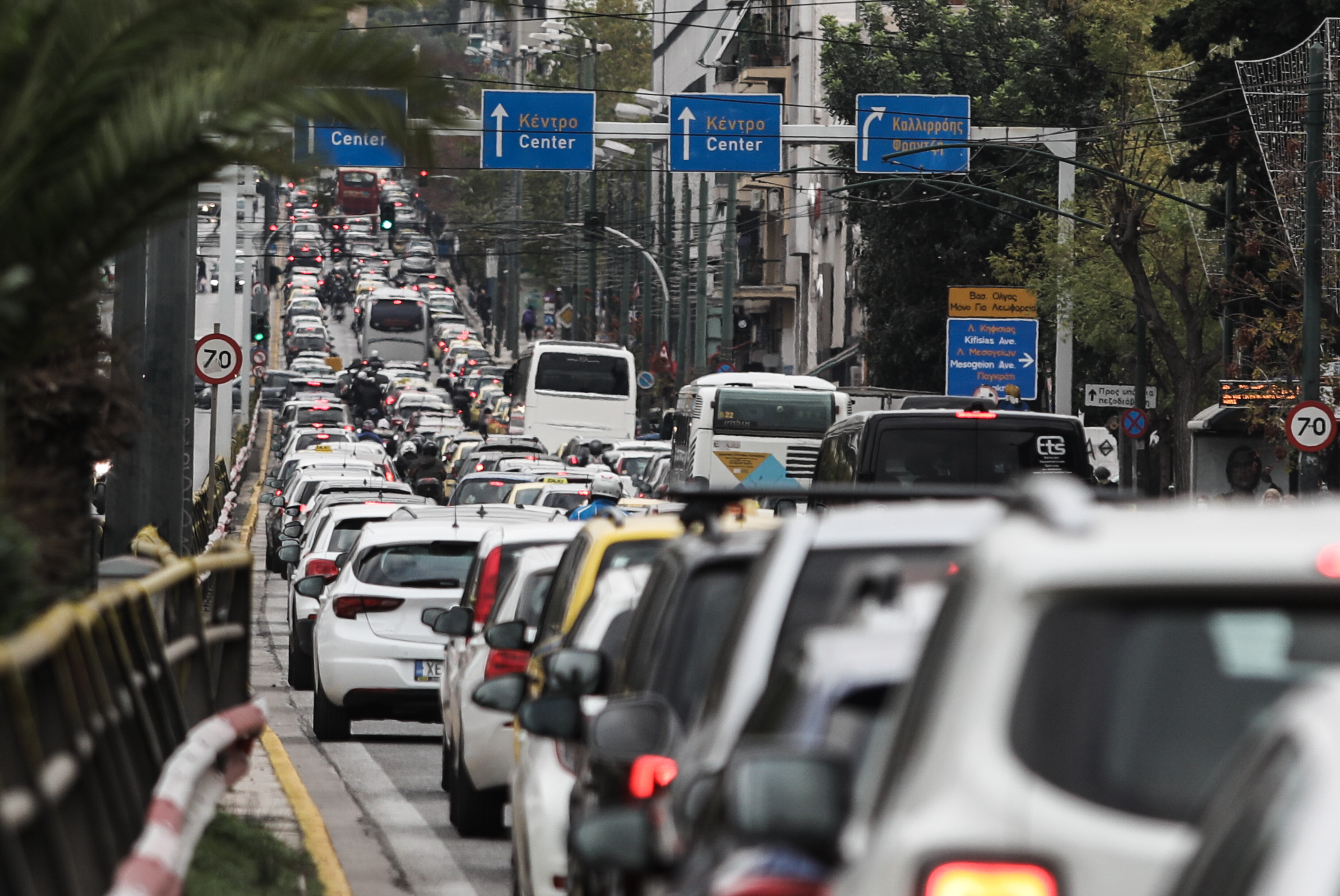 Μποτιλιάρισμα: 70 ώρες έχασε στην κίνηση ο μέσος οδηγός στην Αθήνα το 2021