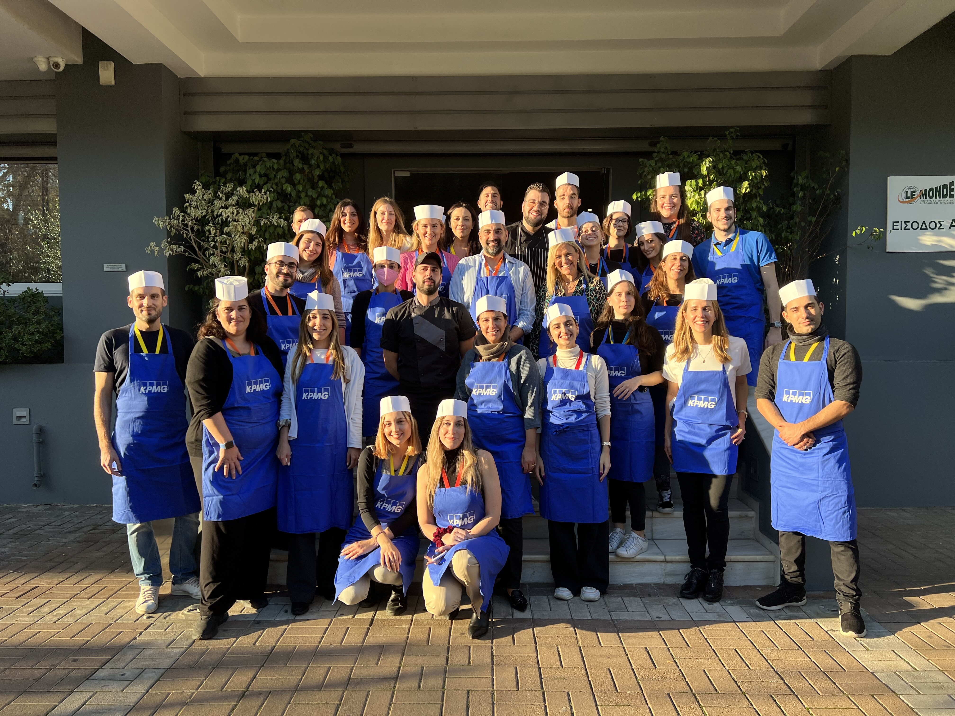 “Cook for Good”: Οι εργαζόμενοι της KPMG στην Ελλάδα μαγείρεψαν 250 μερίδες φαγητού για ένα καλύτερο αύριο