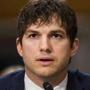 H συγκινητική και παθιασμένη ομιλία του Ashton Kutcher στο Κογκρέσο για την καταπολέμηση του trafficking