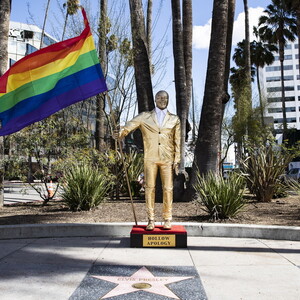 Όσκαρ 2019: Το άγαλμα του Κέβιν Χαρτ ειρωνεύεται την «κούφια» συγγνώμη για τα ομοφοβικά σχόλια