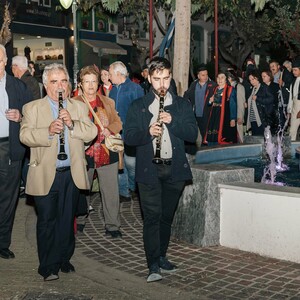 100 Ρουμελιώτες ξεχύθηκαν με κλαρίνα στους δρόμους του Βύρωνα