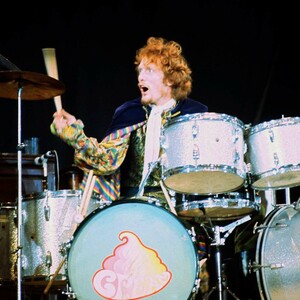 Ginger Baker: ο γίγαντας των ντραμς που πέθανε χθες άφησε αξεπέραστο ροκ, afro και τζαζ έργο