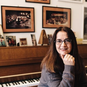 Ελένη Καραΐνδρου: «Αρκεί η μουσική να φτιάχνει ατμόσφαιρες δύσκολες και περίεργες και υπόγειες»