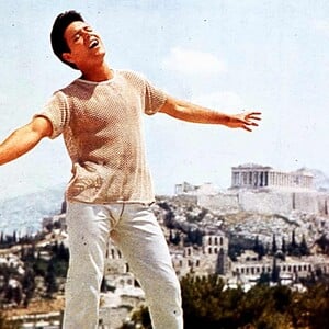 H ταινία “Summer Holiday” (1963), με τις μουσικές και τα τραγούδια των περίφημων Cliff Richard and The Shadows, είχε γυριστεί και στην Ελλάδα