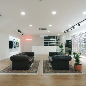 Retro23: Μια premium sneaker boutique