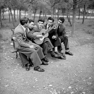 1946-1949: Ενώ στα βουνά μαινόταν ο εμφύλιος