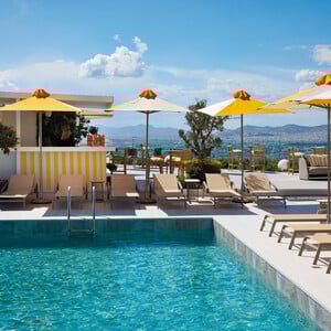 Vertigo Pool & Sunset Bar: Το καλοκαίρι στην Αθήνα γίνεται προσωπική υπόθεση