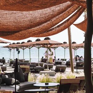 The C – Beach Restaurant: Σου δίνει έναν καλό λόγο για να μείνεις καλοκαίρι στην Αθήνα